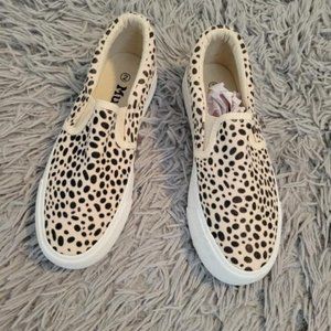 Mudd Cheetah Slip on sneaker